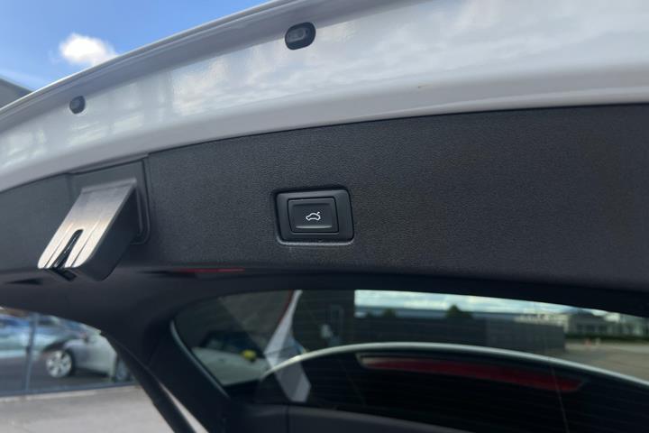 Hvid Audi Q4 e-tron fra 2024