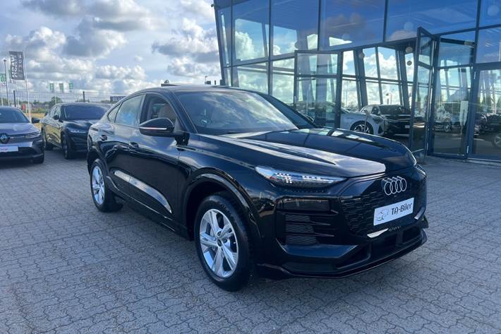 Sort Audi Q6 e-tron fra 2025