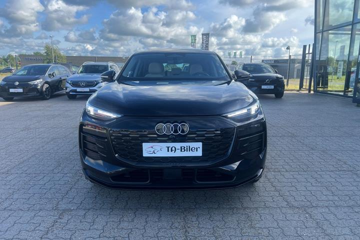 Sort Audi Q6 e-tron fra 2025