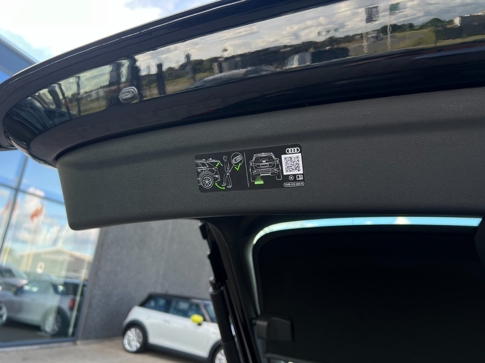 Sort Audi Q6 e-tron fra 2025