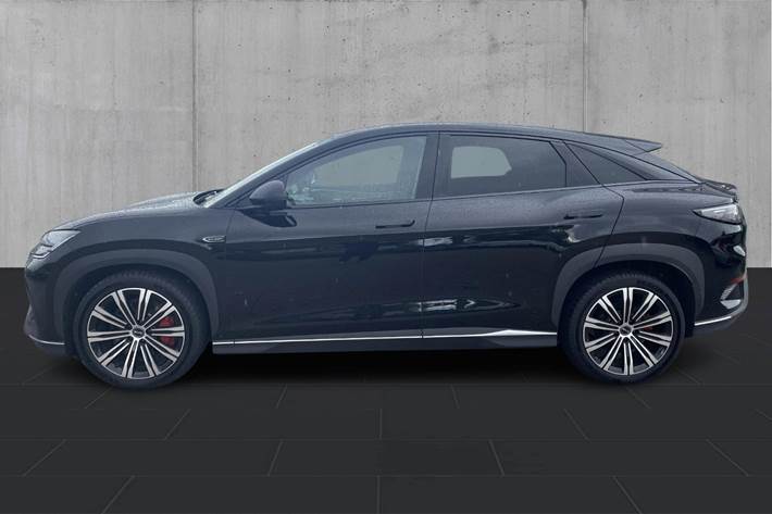 Sort BYD Sealion 7 fra 2024