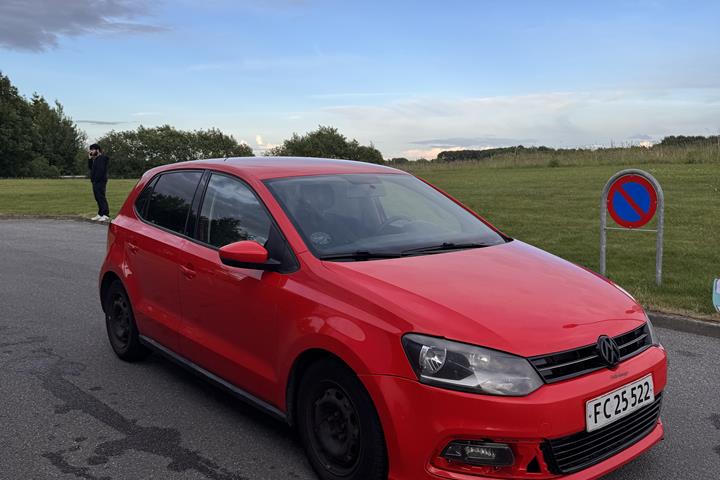 Rød VW Polo fra 2010