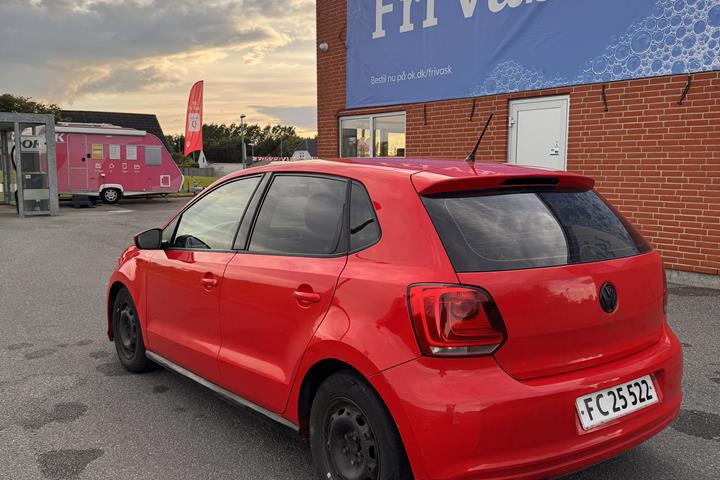 Rød VW Polo fra 2010
