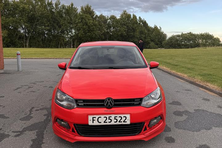 Rød VW Polo fra 2010