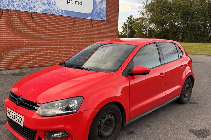 Rød VW Polo fra 2010