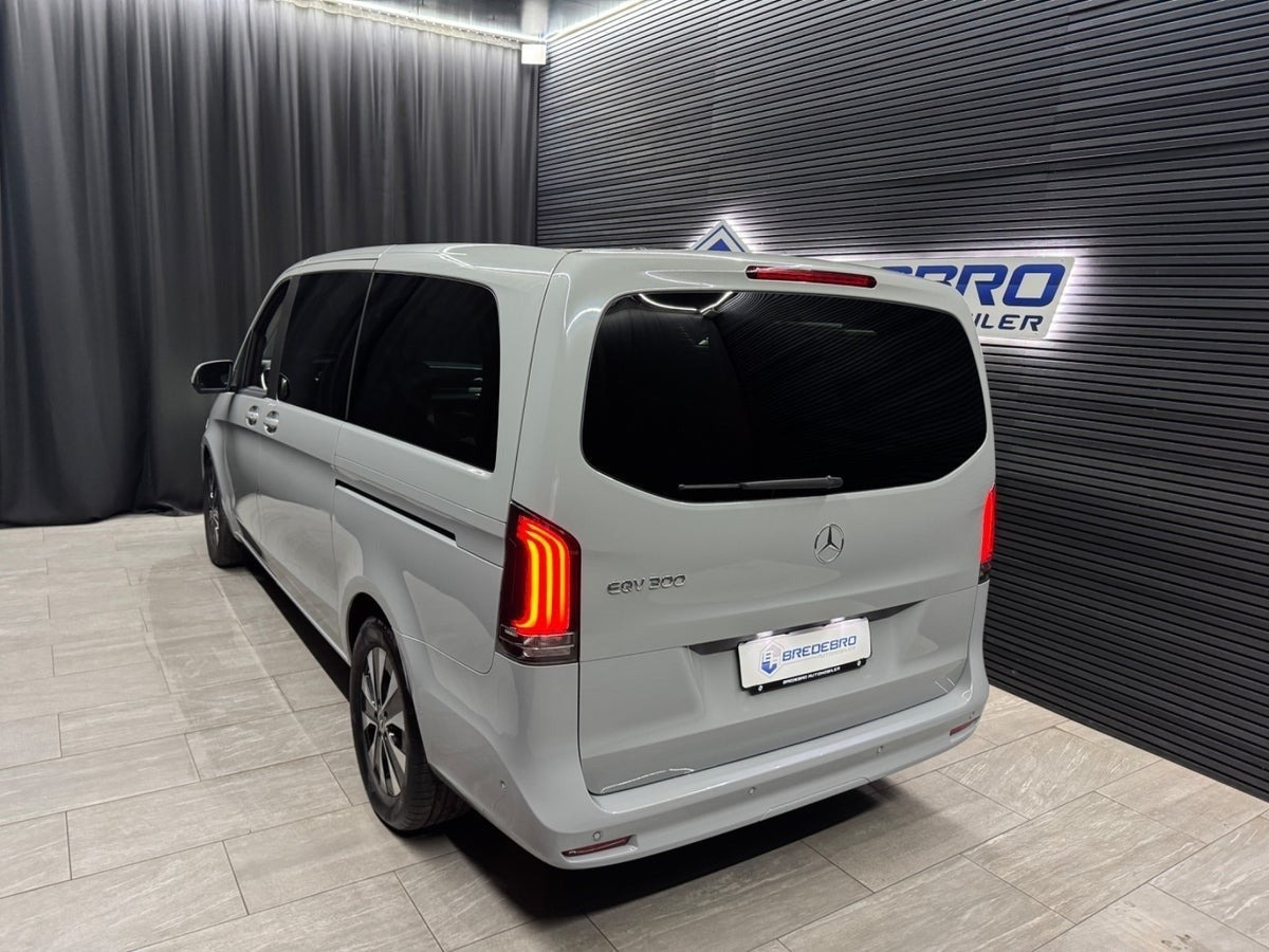 Grå Mercedes EQV300 fra 2025