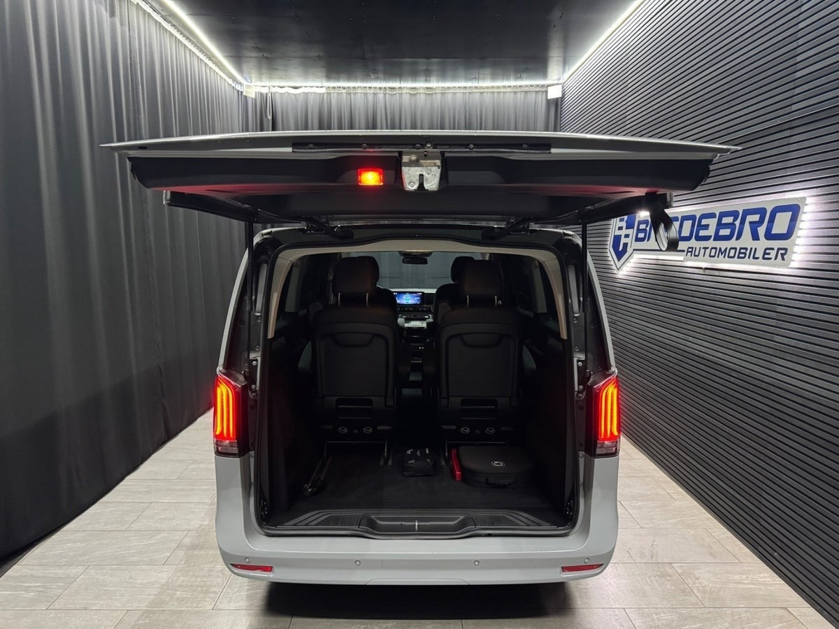 Grå Mercedes EQV300 fra 2025