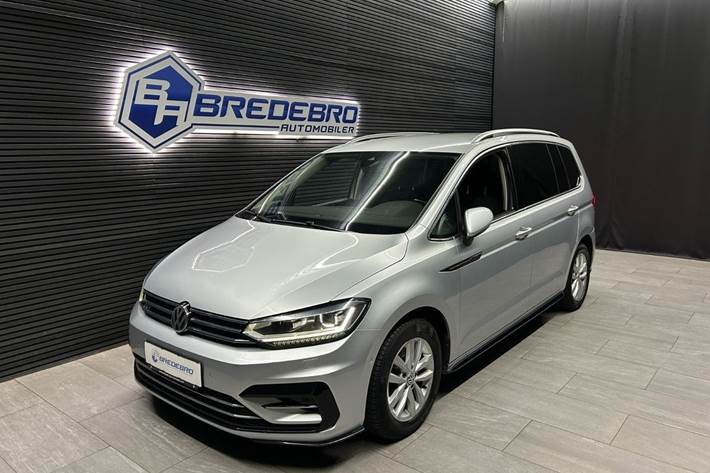 Sølv VW Touran fra 2016