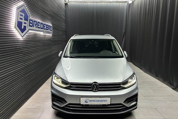 Sølv VW Touran fra 2016
