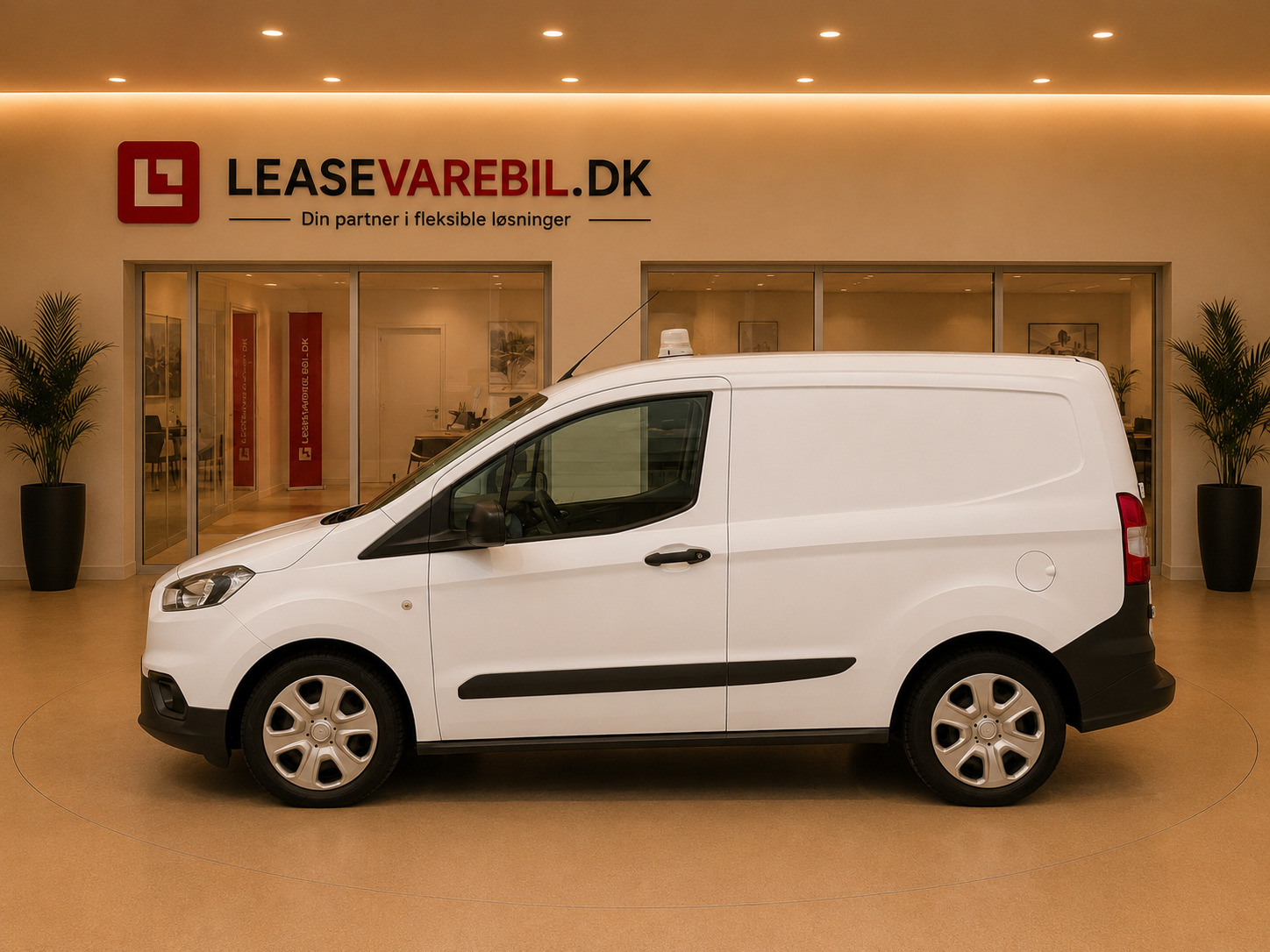 Hvid Ford Transit Courier fra 2019