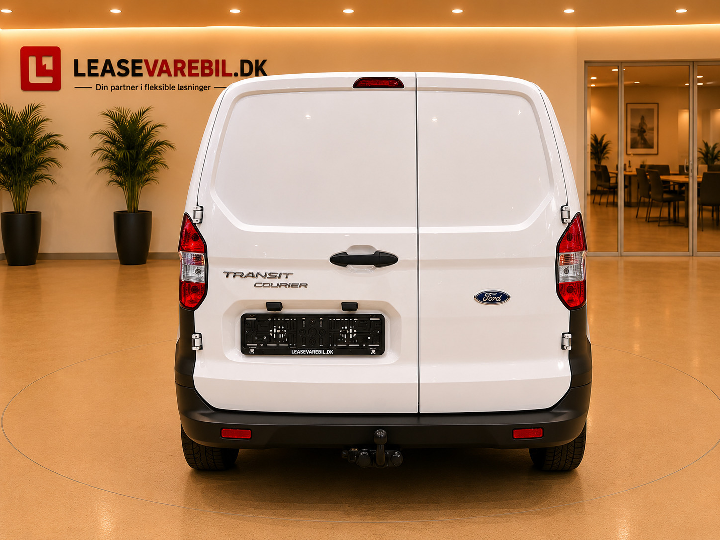 Hvid Ford Transit Courier fra 2019