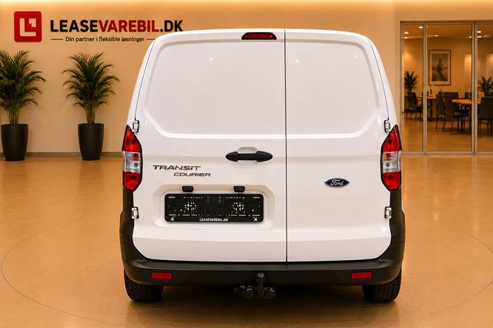 Hvid Ford Transit Courier fra 2019