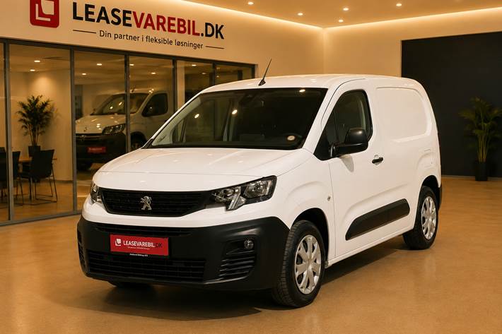 Hvid Peugeot Partner fra 2020 set udefra