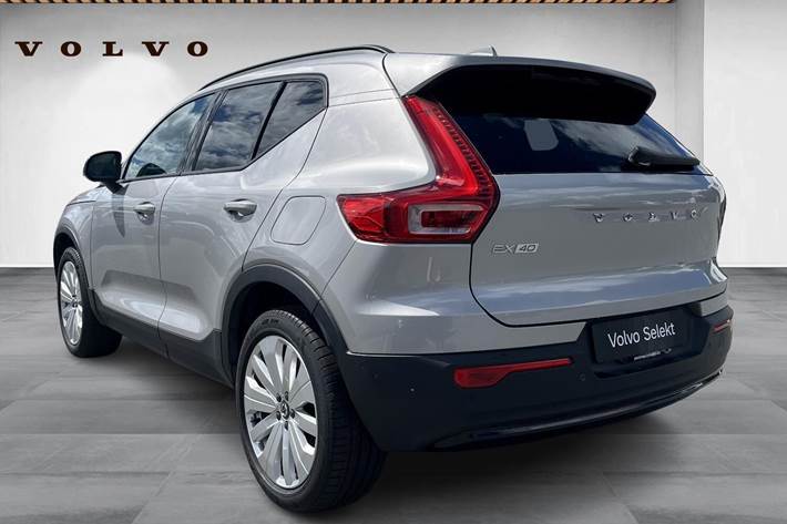 Sølv Volvo EX40 fra 2024