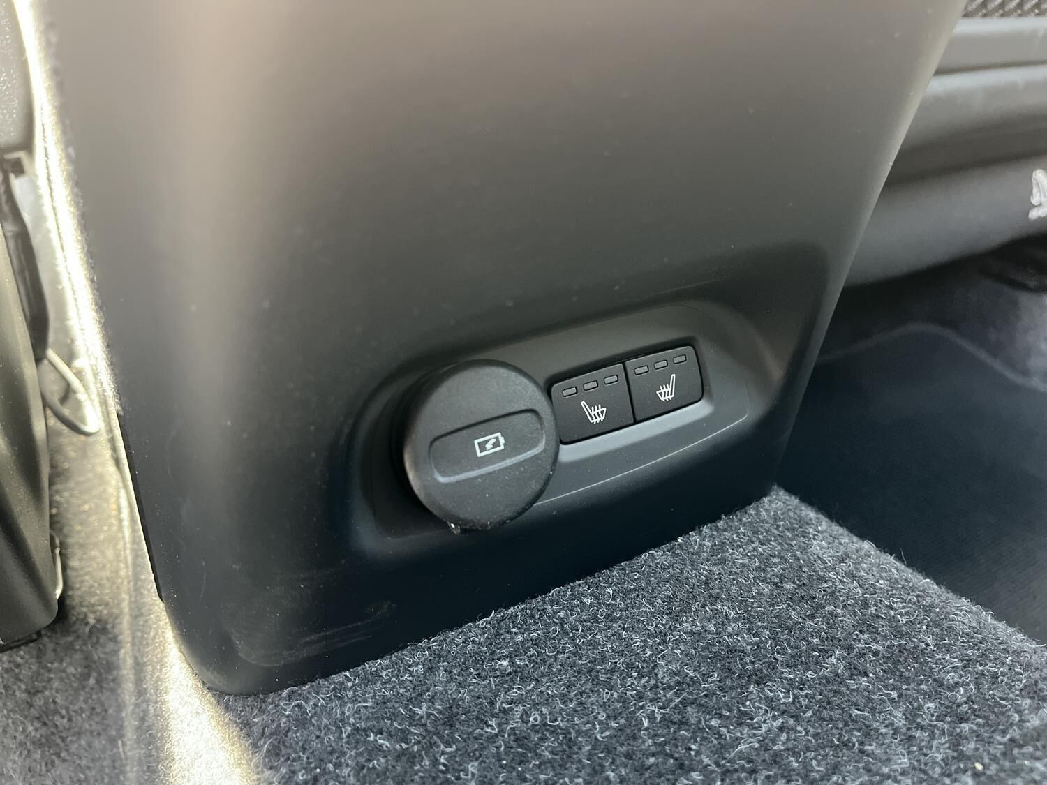 Grå Volvo EC40 fra 2024