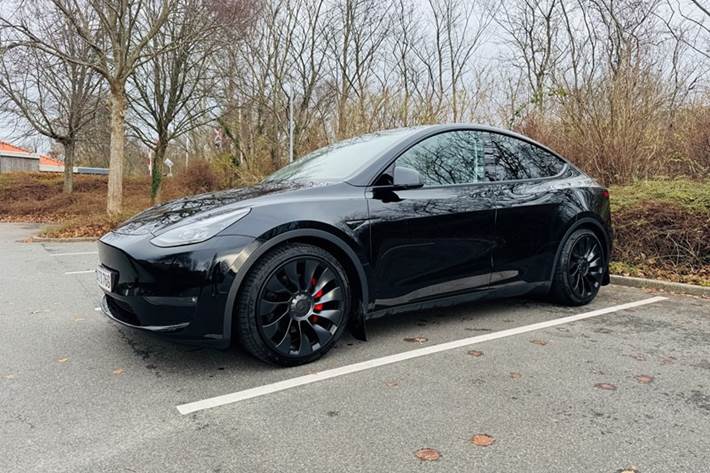 undefined Tesla Model Y fra 2024