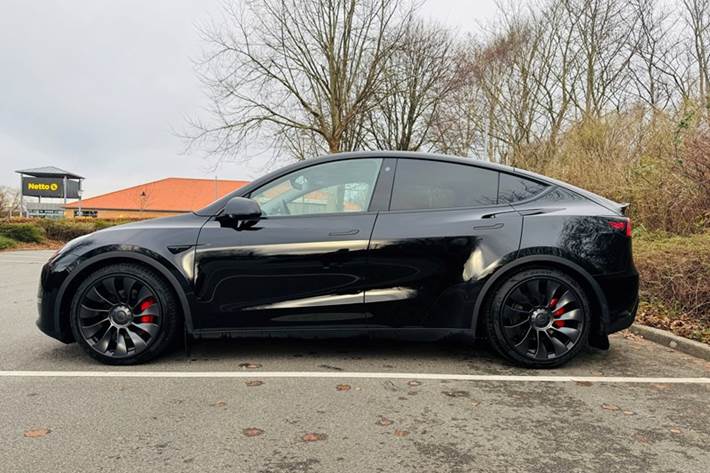 undefined Tesla Model Y fra 2024