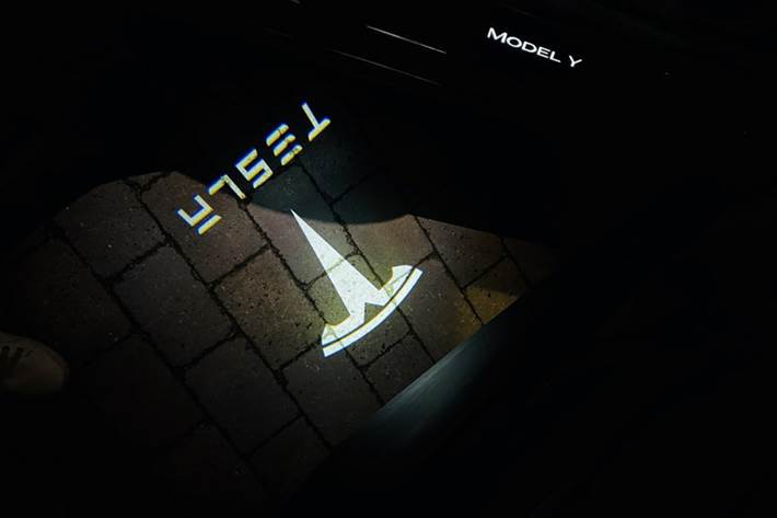 undefined Tesla Model Y fra 2024