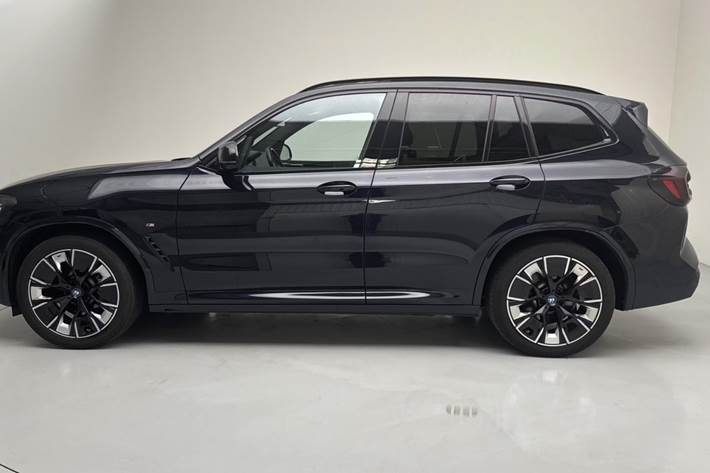Sort BMW iX3 fra 2023