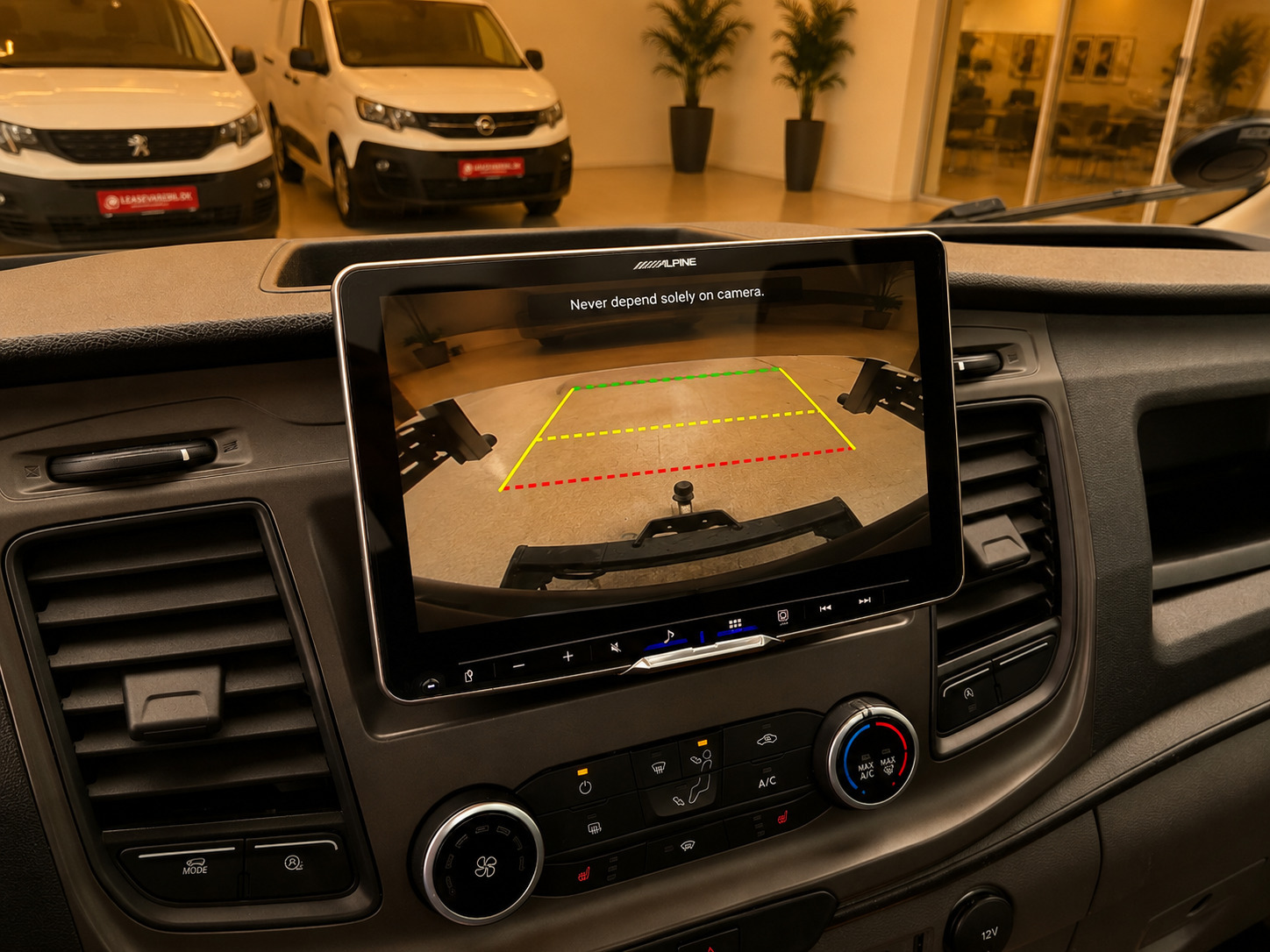 Hvid Ford Transit 350 L3 Chassis fra 2024