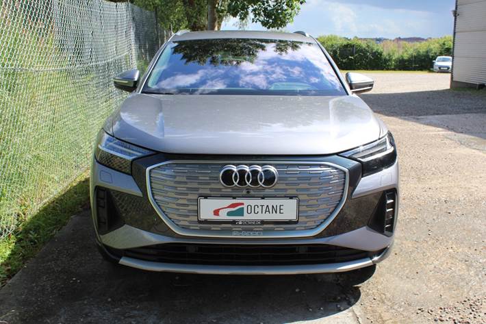Grå Audi Q4 e-tron fra 2023