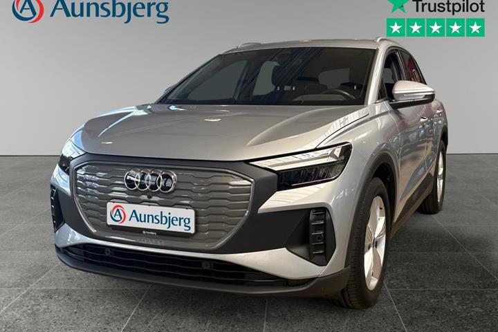 Sølv Audi Q4 e-tron fra 2022 set udefra