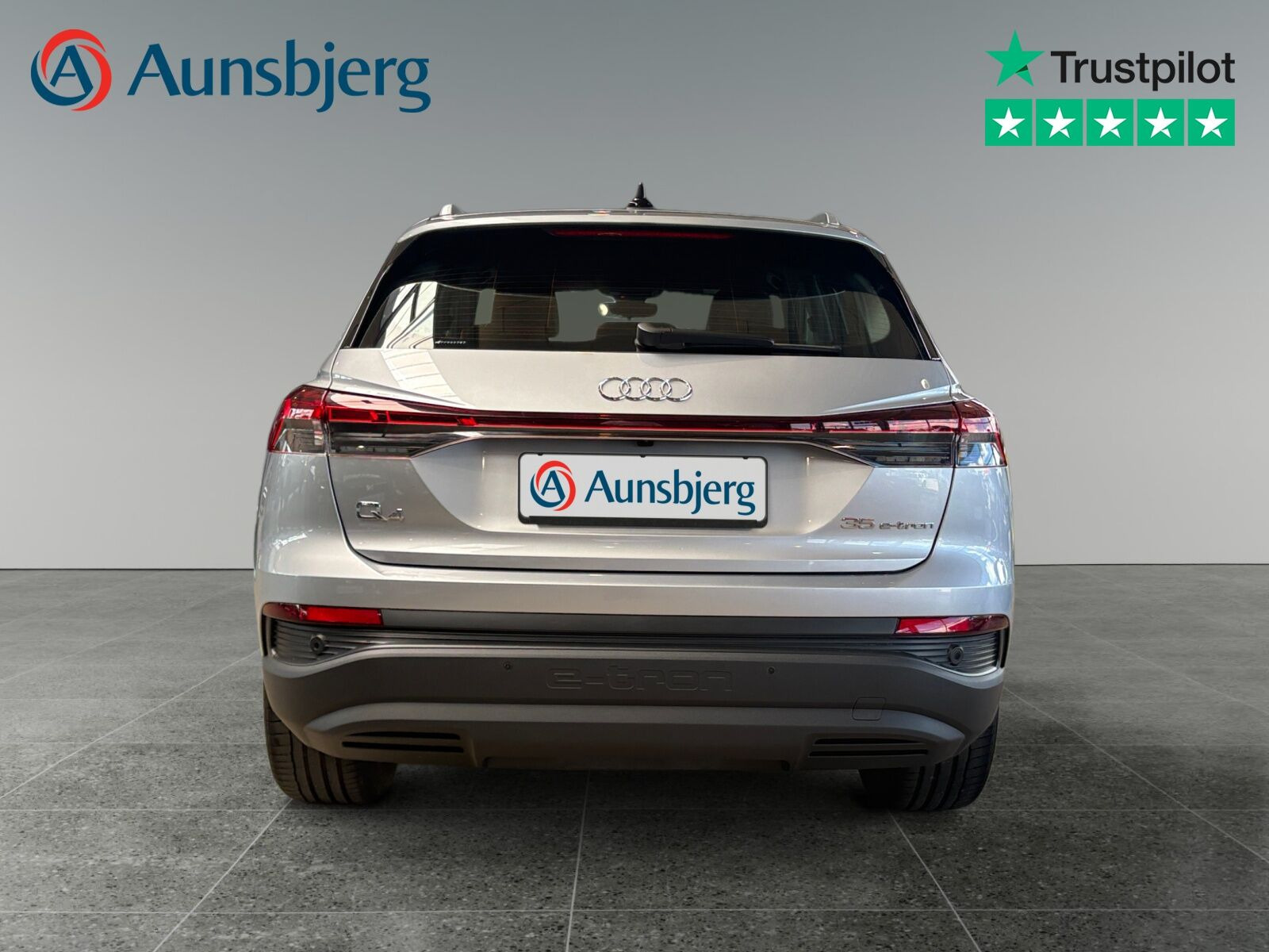 Sølv Audi Q4 e-tron fra 2022