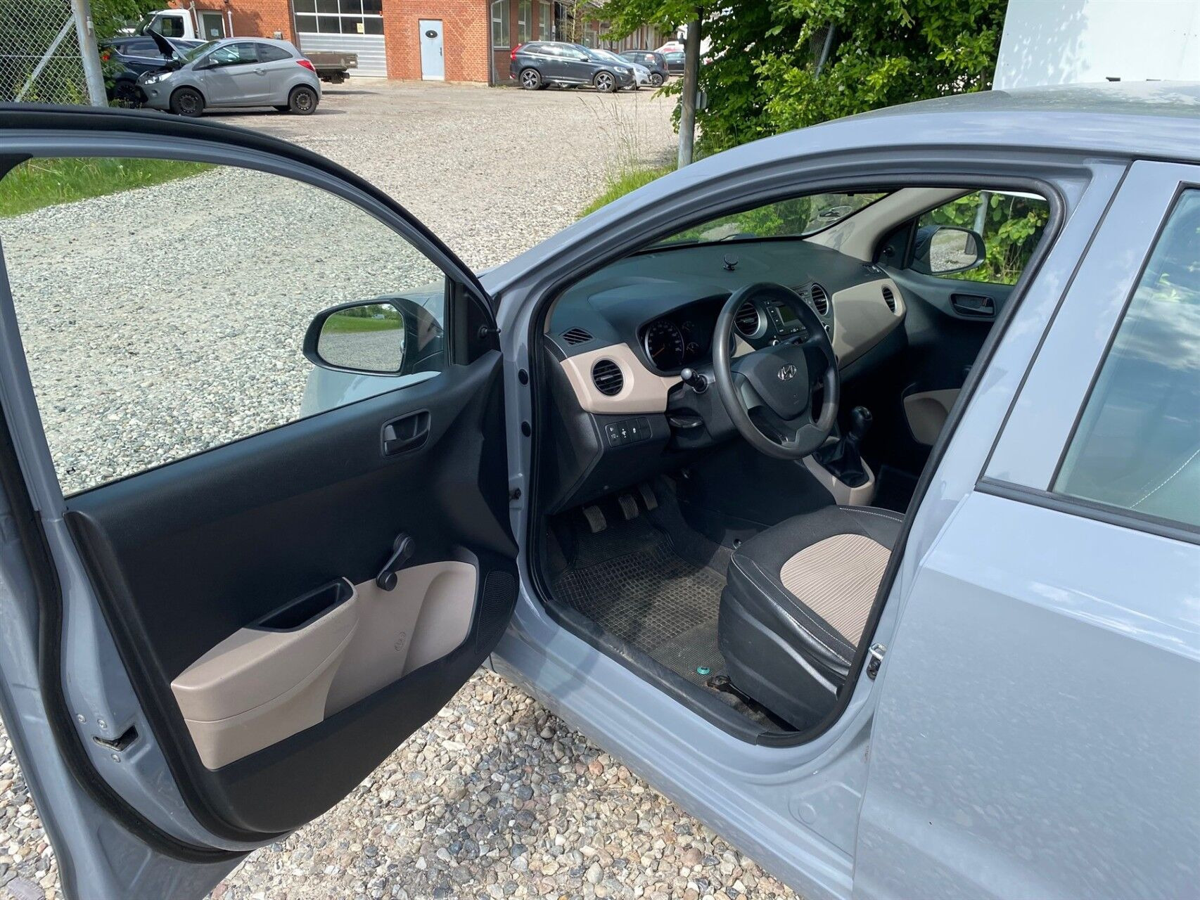 Grå Hyundai i10 fra 2015