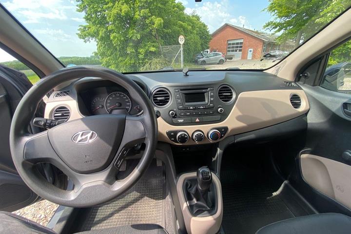 Grå Hyundai i10 fra 2015