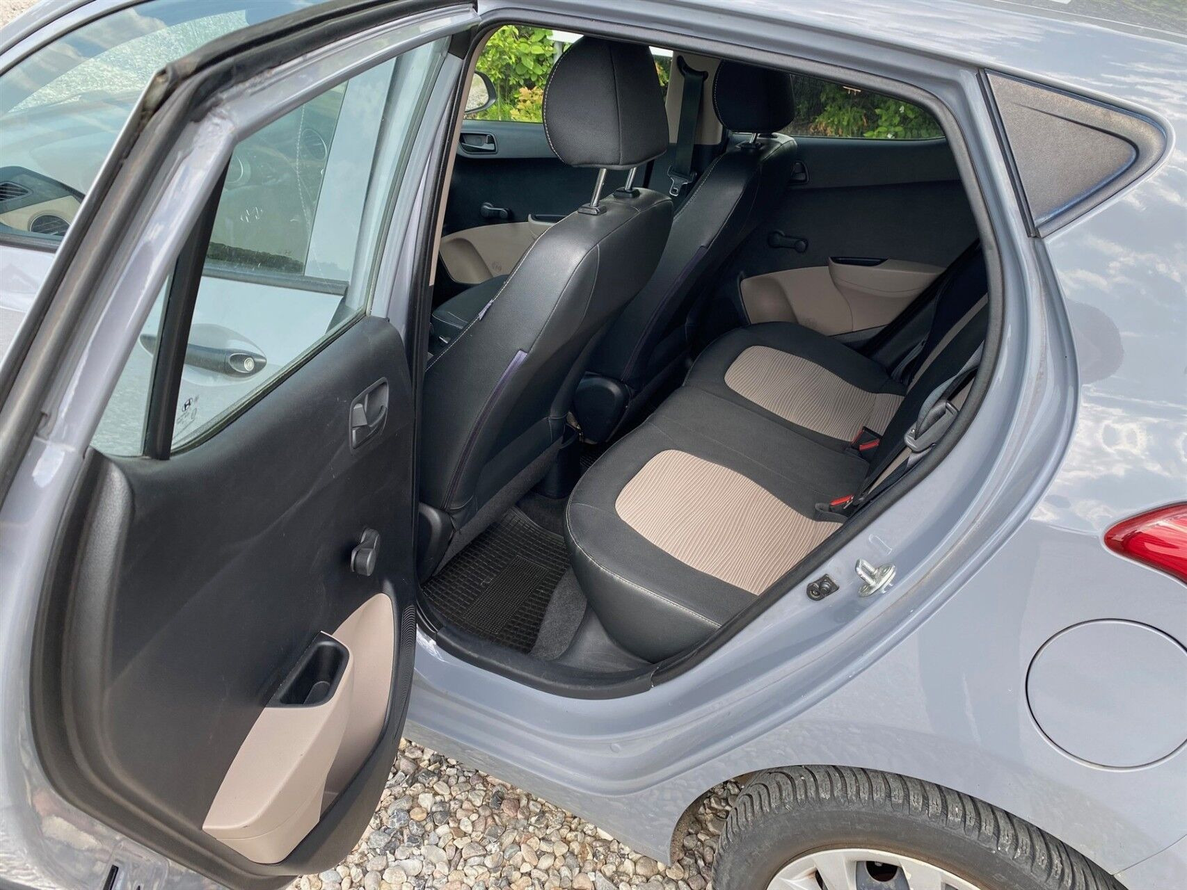 Grå Hyundai i10 fra 2015