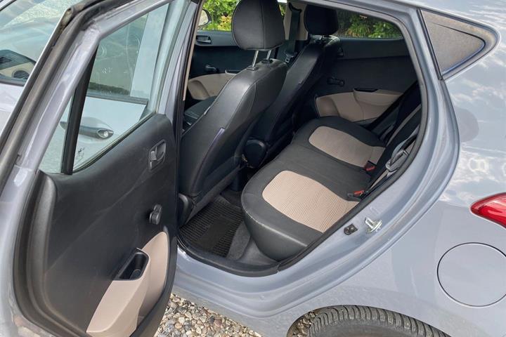 Grå Hyundai i10 fra 2015