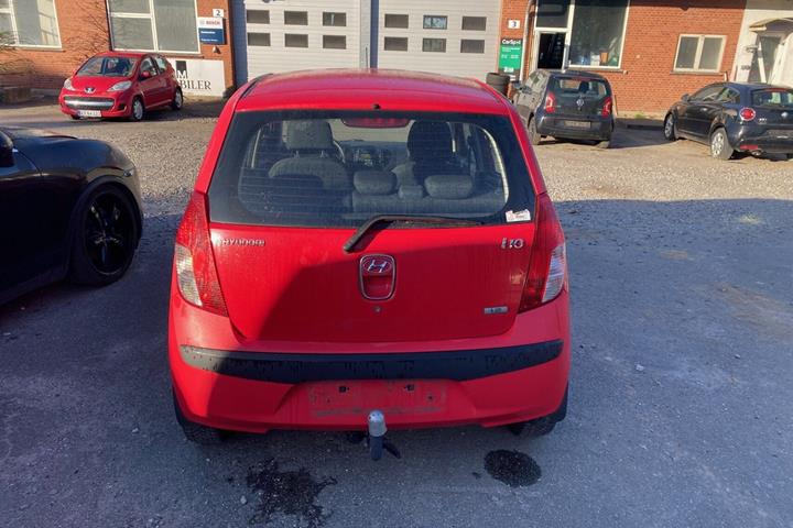 Rød Hyundai i10 fra 2010