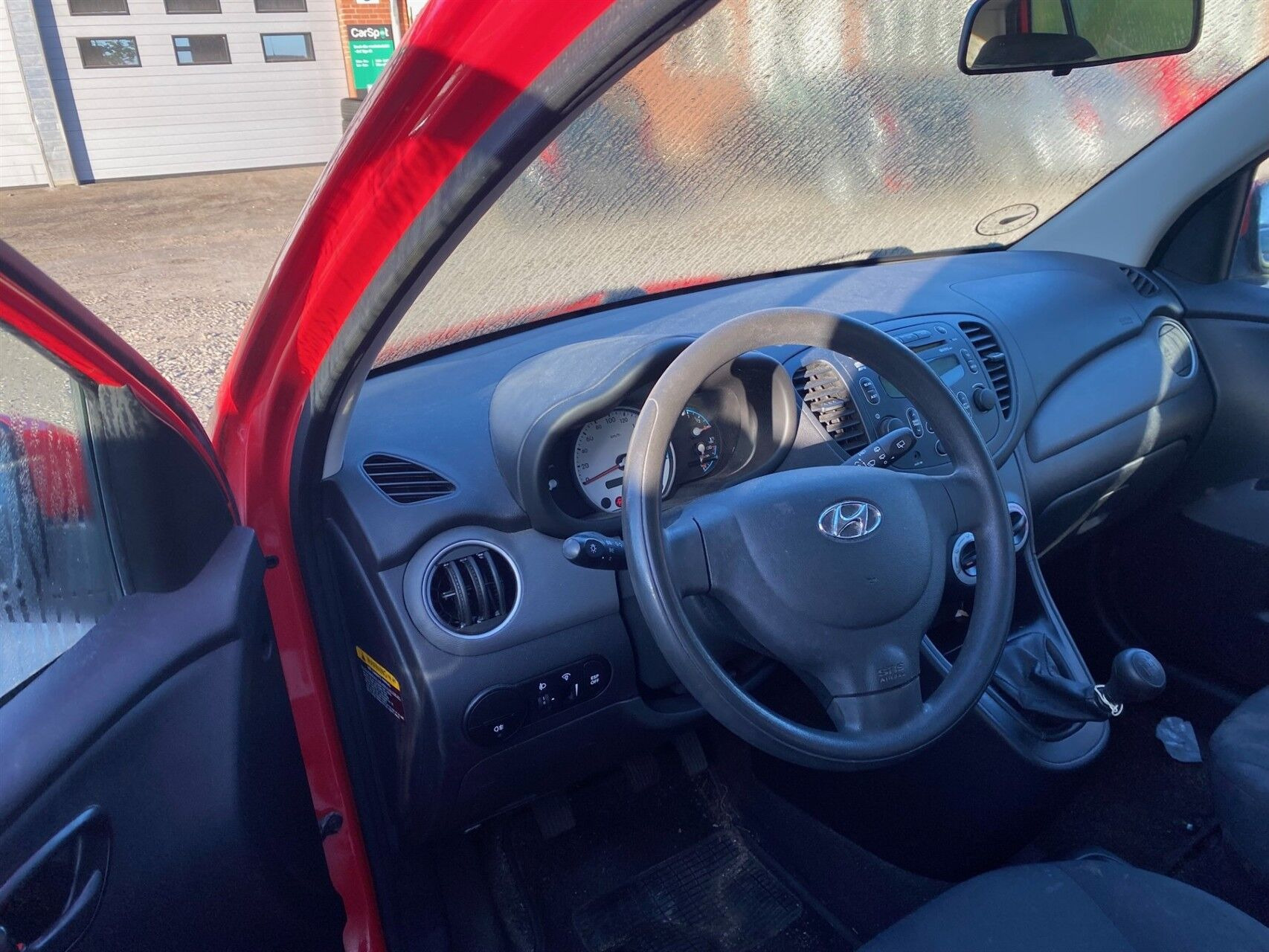 Rød Hyundai i10 fra 2010