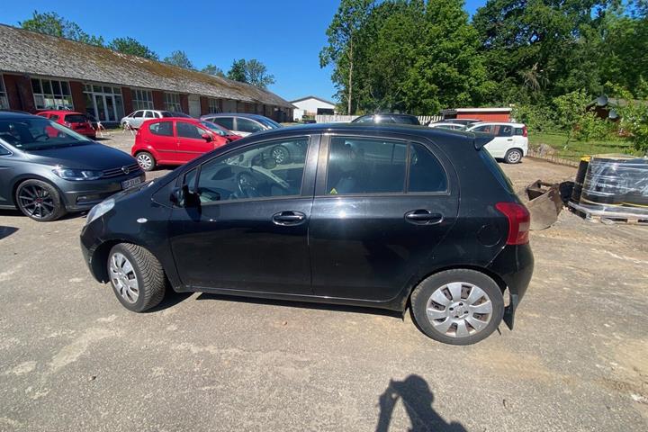 Sort Toyota Yaris fra 2008