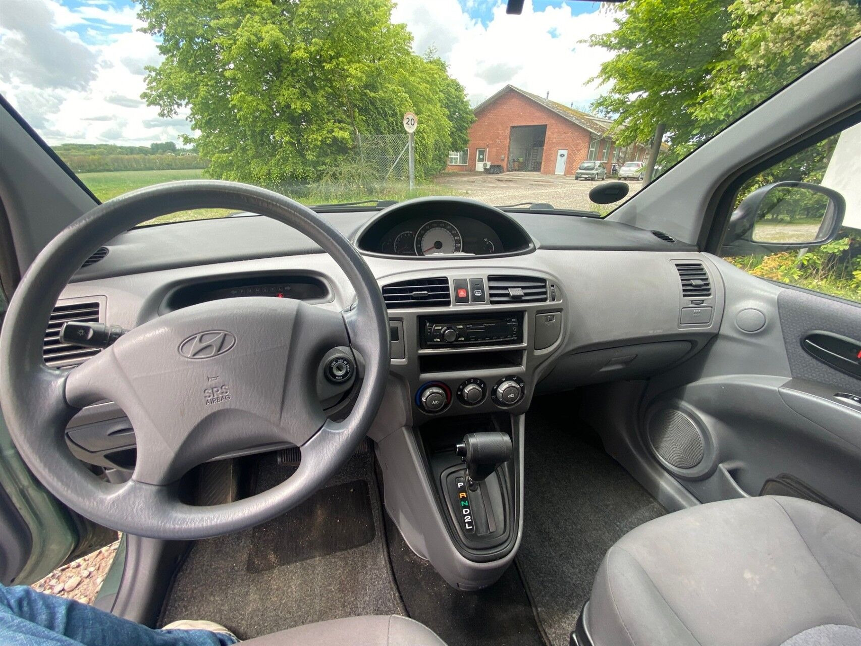 Grøn Hyundai Matrix fra 2008 set indefra