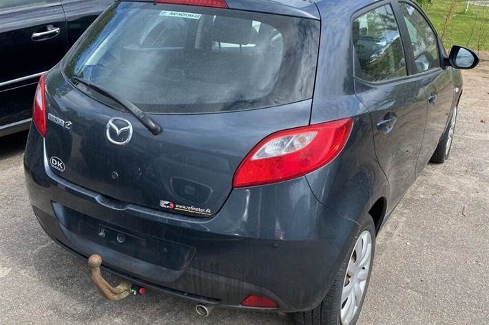 Grå Mazda 2 fra 2007