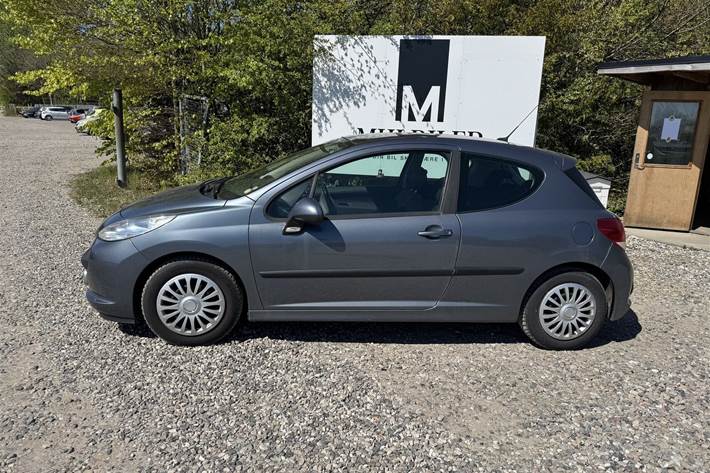Grå Peugeot 207 fra 2007