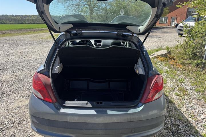 Grå Peugeot 207 fra 2007