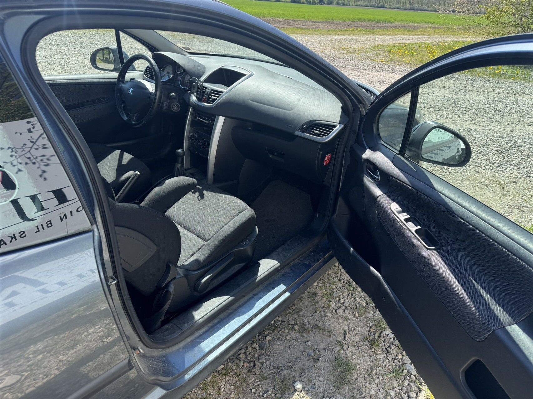 Grå Peugeot 207 fra 2007