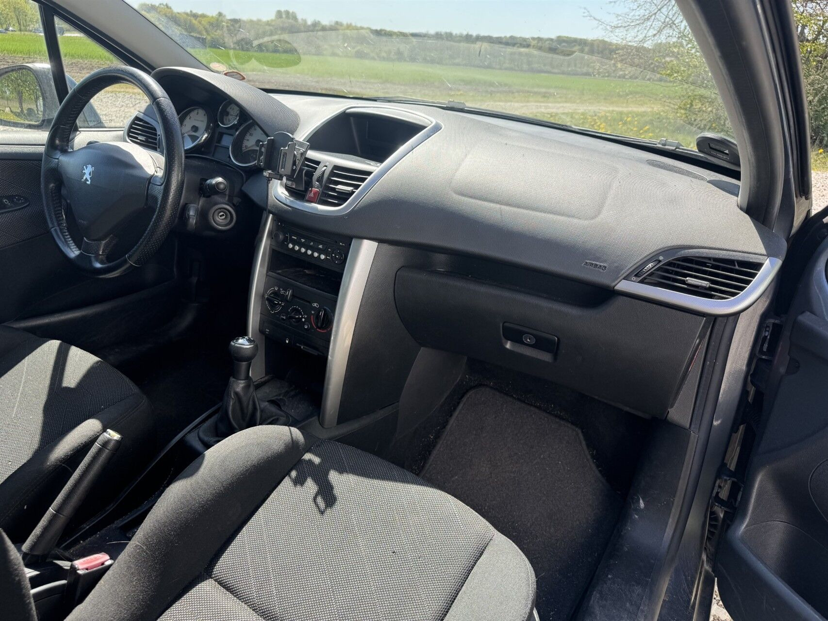 Grå Peugeot 207 fra 2007