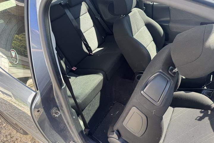 Grå Peugeot 207 fra 2007