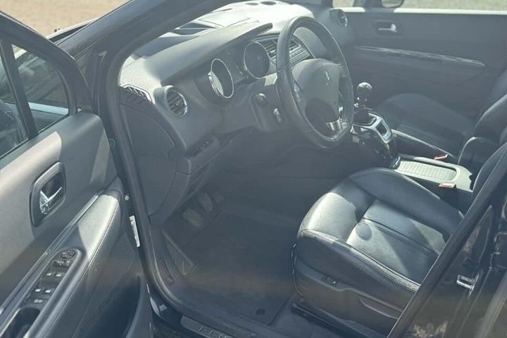 Sort Peugeot 5008 fra 2011