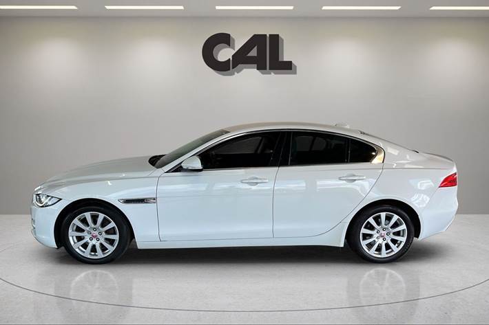 Hvid Jaguar XE fra 2018