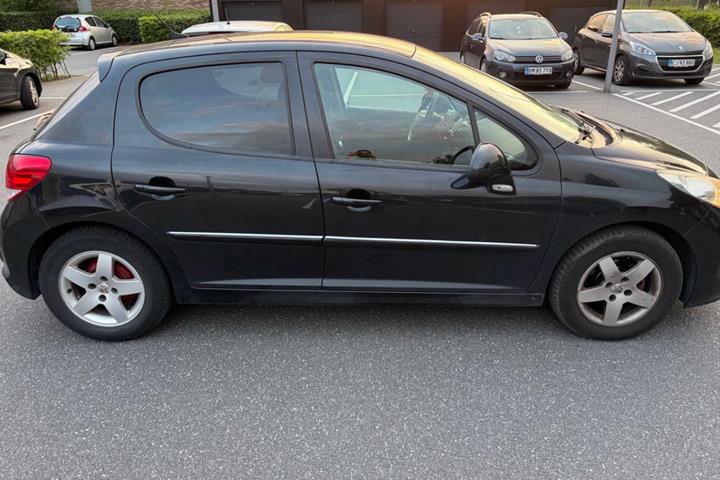 Sort Peugeot 207 fra 2010