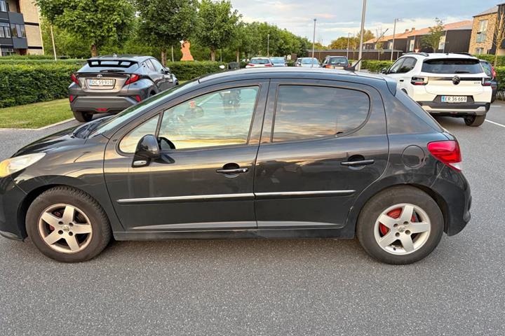 Sort Peugeot 207 fra 2010