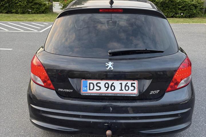 Sort Peugeot 207 fra 2010
