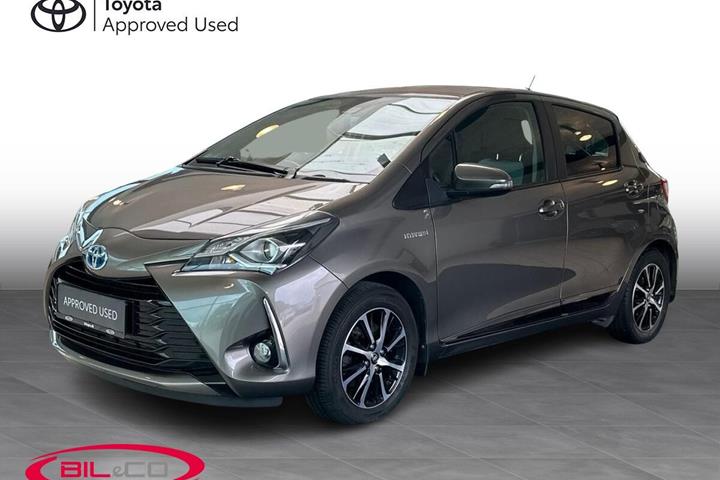 Bronze Toyota Yaris fra 2018 set udefra