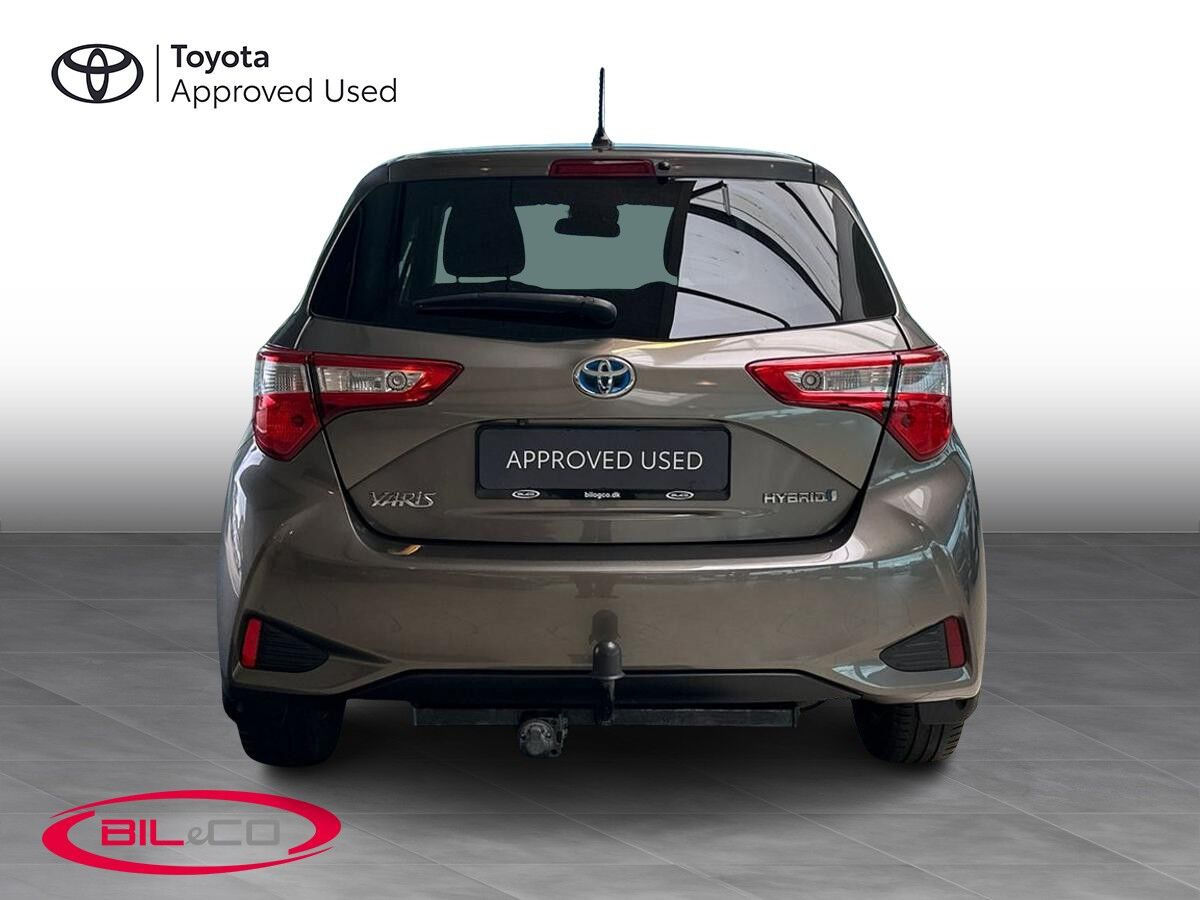 Bronze Toyota Yaris fra 2018