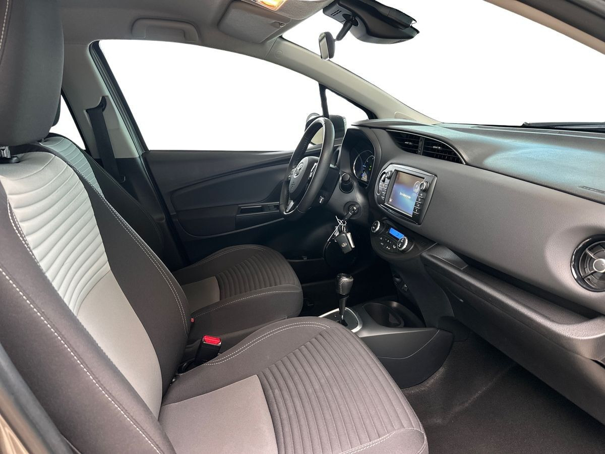 Bronze Toyota Yaris fra 2018