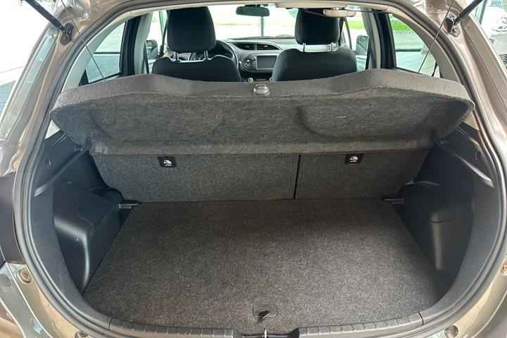 Bronze Toyota Yaris fra 2018